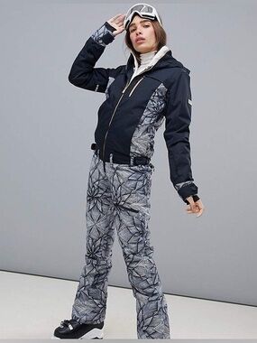 Roxy Illusion Floral Black and White Snow Suit - Size m